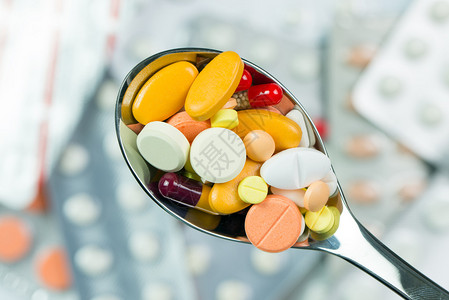 藥品劑型解析 片劑與栓劑的特點與應用